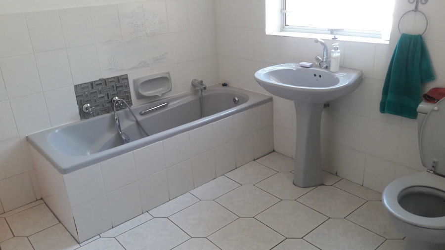 4 Bedroom Property for Sale in Middedorp Western Cape